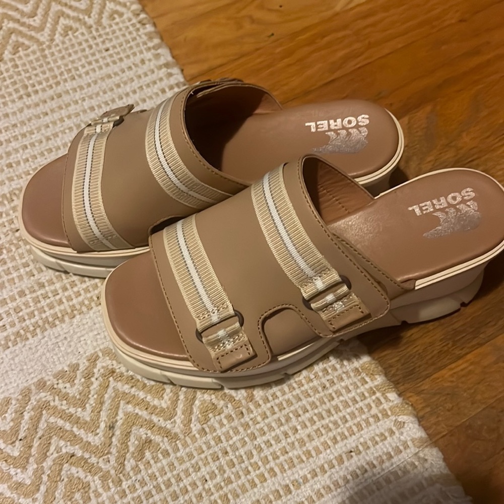 brand new never been work sorel sandals! Very comfortable! Bought for $160 :)